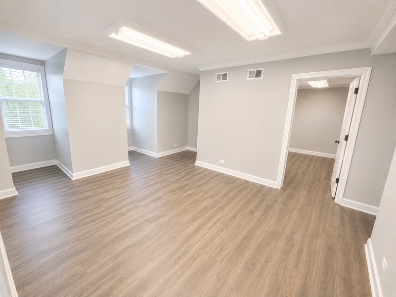 More Photos Of 1624 W Colonial Pky, Palatine Office For Lease