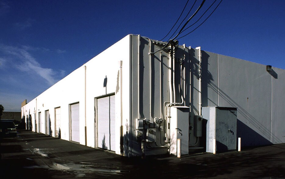 More Photos Of 833 Mahler Rd, Burlingame Warehouse For Lease