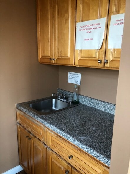 More Photos Of 24-13 45th St, Astoria Warehouse For Lease