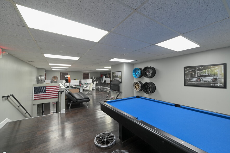 More Photos Of 13977-13981 SW 140th St, Miami Light Distribution For Sale