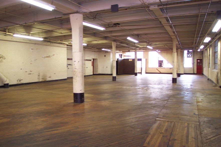 More Photos Of 70 Spruce St, Paterson Warehouse For Sale