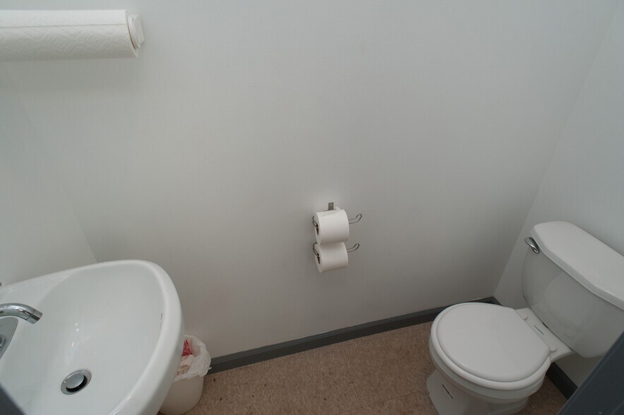 More Photos Of 4547-4549 E Thompson St, Philadelphia General Retail For Lease