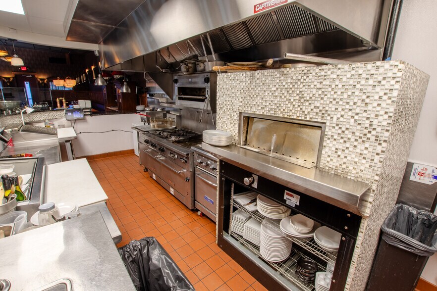 More Photos Of 638 SW 6th St, Redmond Restaurant For Sale
