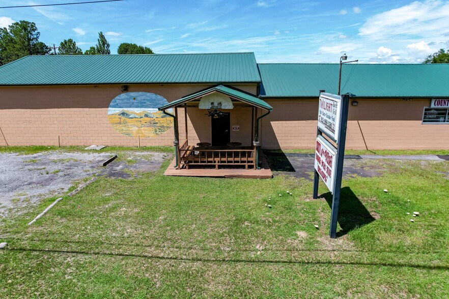 More Photos Of 2805 Fort Argyle Rd, Bloomingdale Bar For Sale