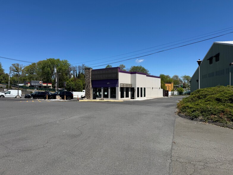 More Photos Of 303 Boston Post Rd, Port Chester Fast Food For Lease