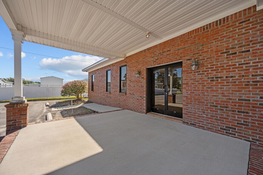 More Photos Of 441 Kinston Hwy, Richlands Office For Sale
