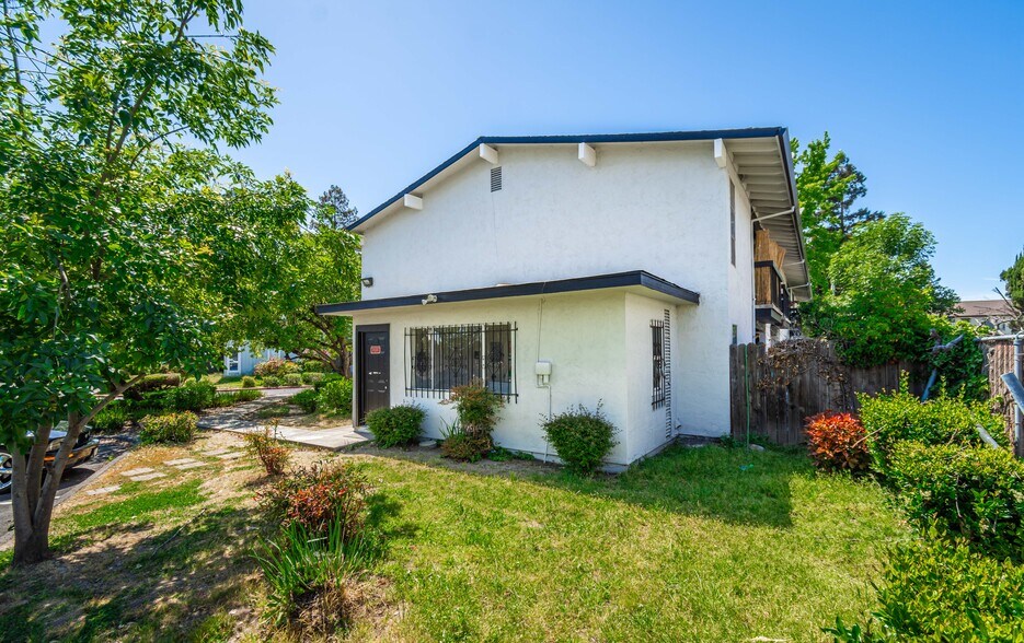 More Photos Of 1925 Grande Cir, Fairfield Apartments For Sale