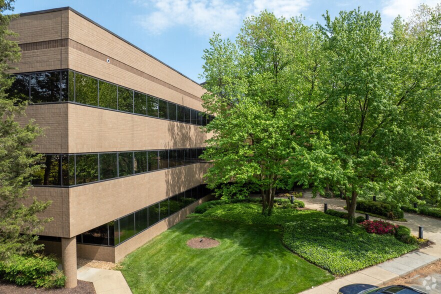 More Photos Of 10800 Midlothian Tpke, North Chesterfield Office For Lease