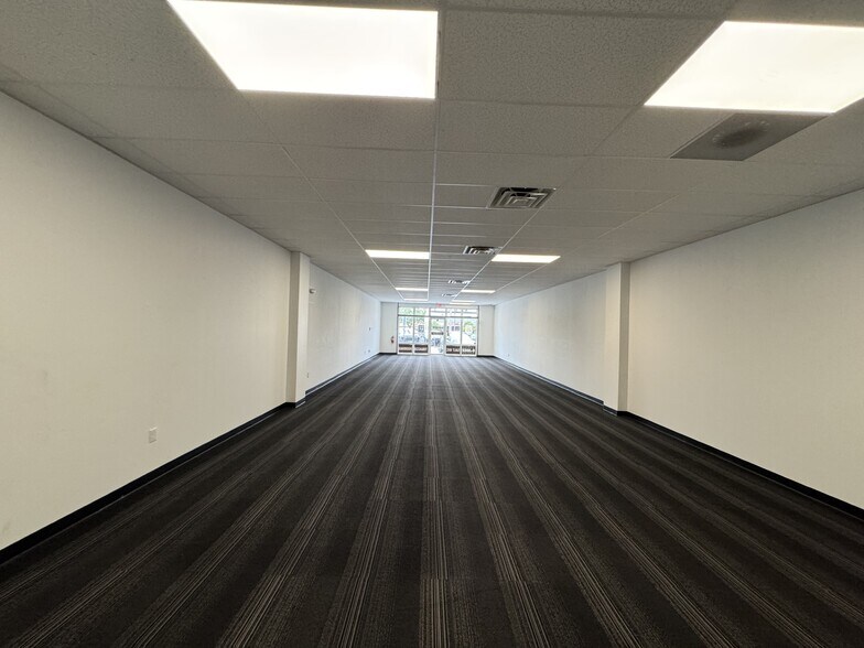 More Photos Of 3907 Baymeadows Rd, Jacksonville Storefront For Lease