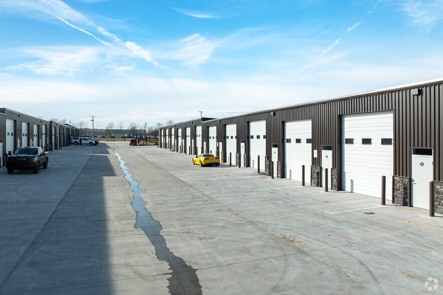 More Photos Of 2105 E Kansas City Rd, Olathe Warehouse For Lease