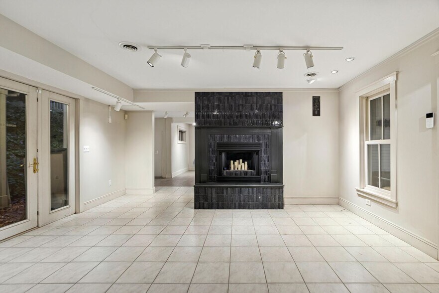 More Photos Of 299 Mountain Rd, Stowe Office Residential For Sale