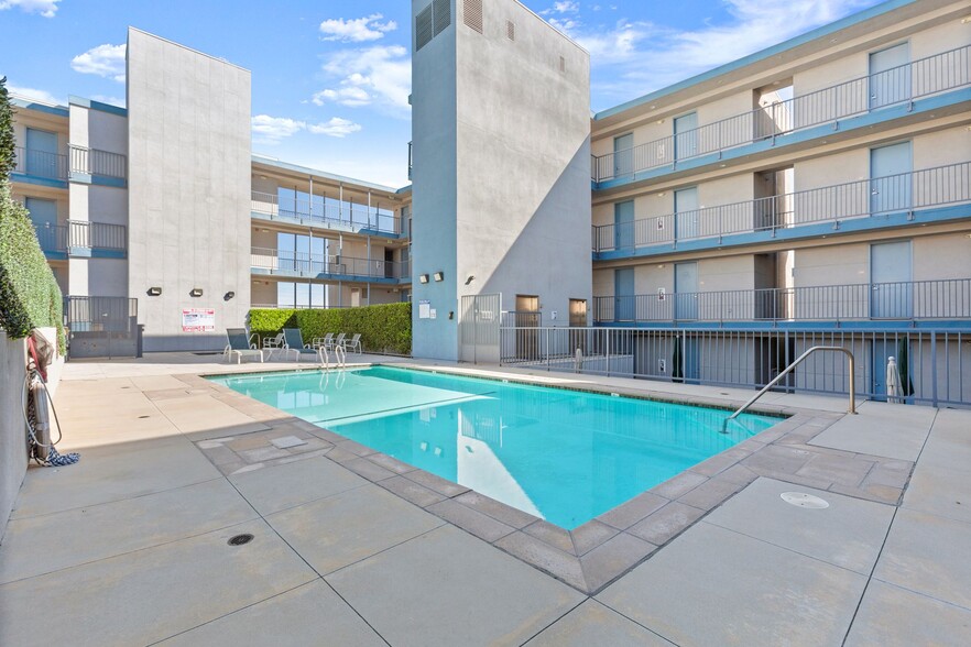 More Photos Of 1299 E Green St, Pasadena Apartments For Sale