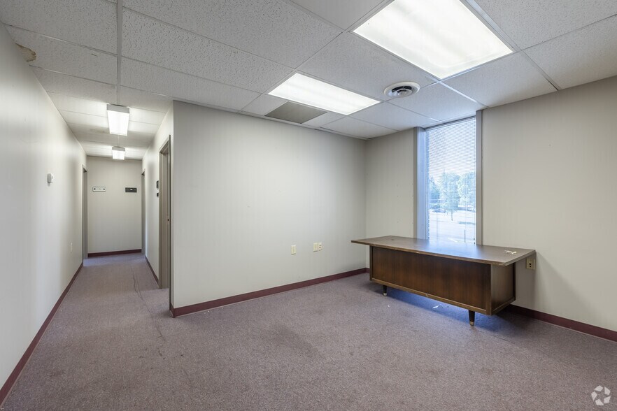 More Photos Of 1240 E Main St, Springfield Loft Creative Space For Sale