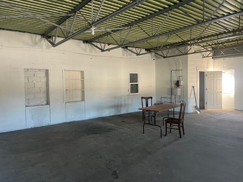 More Photos Of 185 N Front St, Columbia Warehouse For Lease