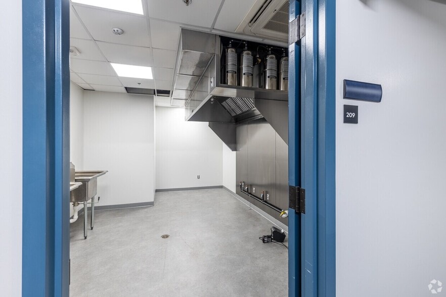 More Photos Of 1200-1208 Market St, San Francisco Health Club For Lease
