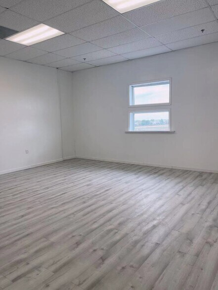 More Photos Of 6140 N Sam Houston Pky W, Houston Office For Lease