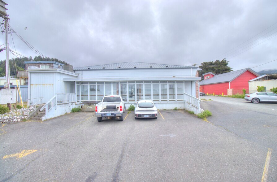 More Photos Of 29820 Ellensburg Ave, Gold Beach Office For Sale