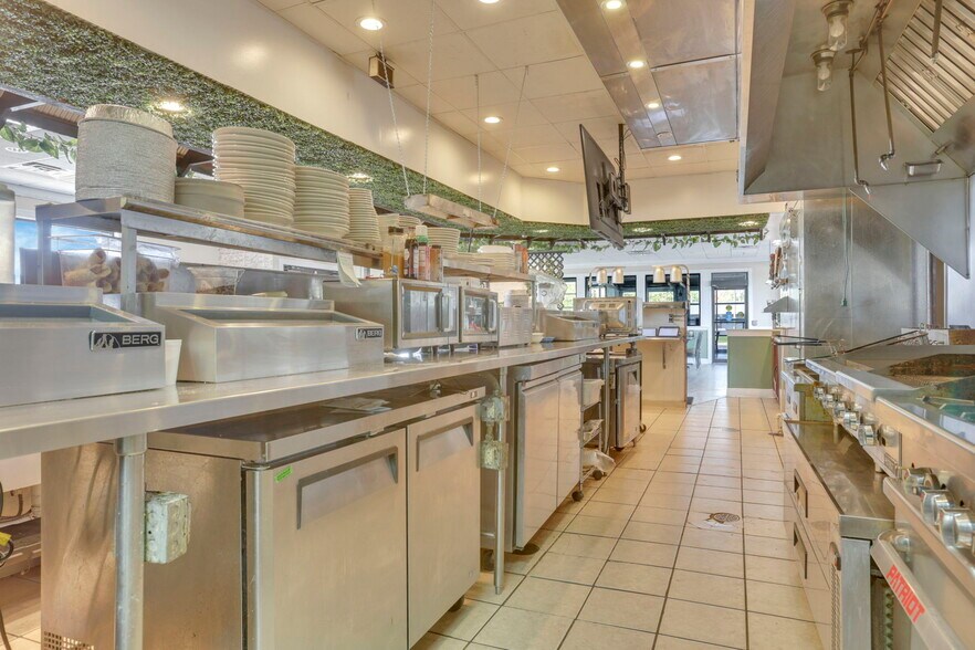 More Photos Of 1122 Hebron Rd, Heath Restaurant For Sale