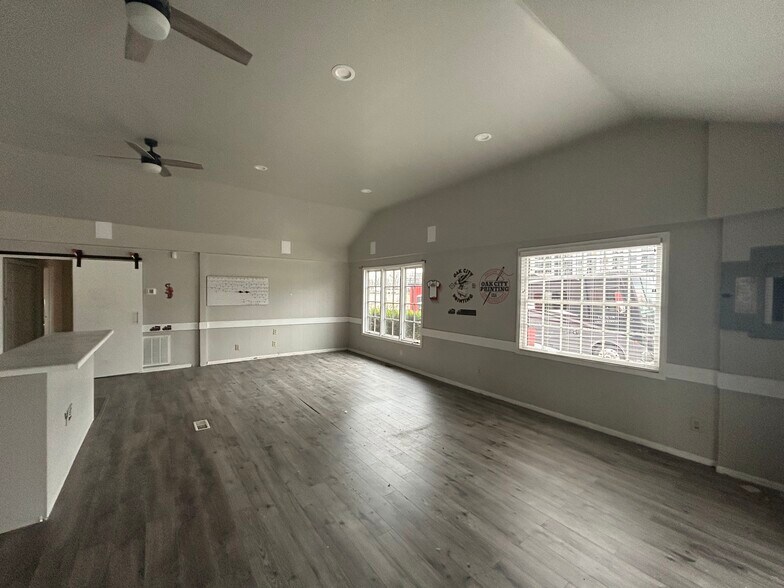 More Photos Of 722 N West St, Raleigh Bar For Lease