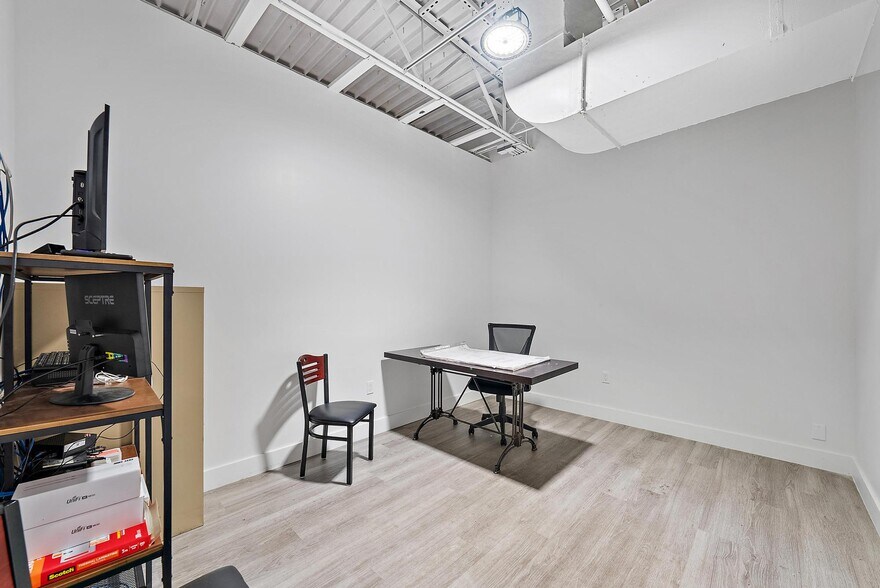 More Photos Of 604 Lake Avenue, Lake Worth Beach Restaurant For Sale