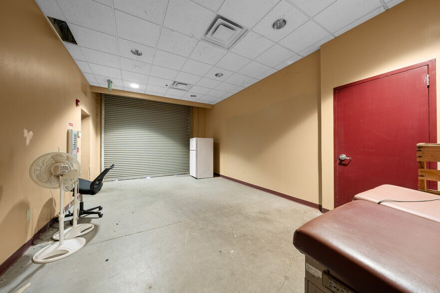 More Photos Of 2500 Citrus Blvd, Leesburg Medical For Sale