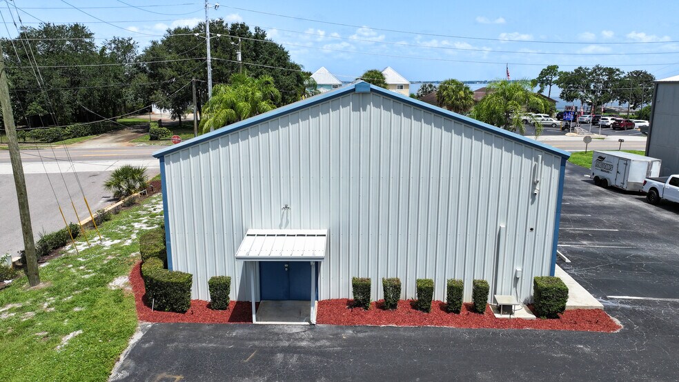 More Photos Of 1072 SE Lakeview Dr, Sebring Warehouse For Sale