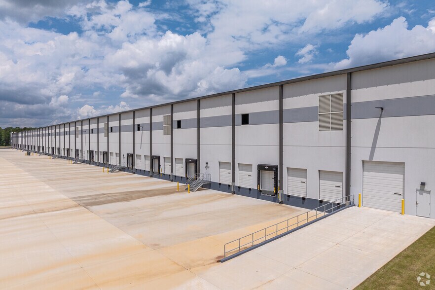 More Photos Of 350 Raco Pky, Pendergrass Unknown For Lease