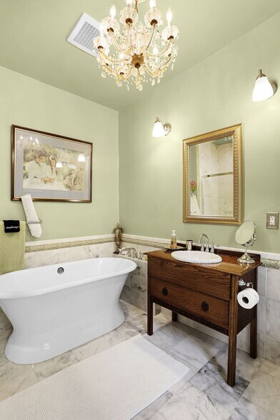 More Photos Of 504 W 5th St, Washington Hospitality For Sale