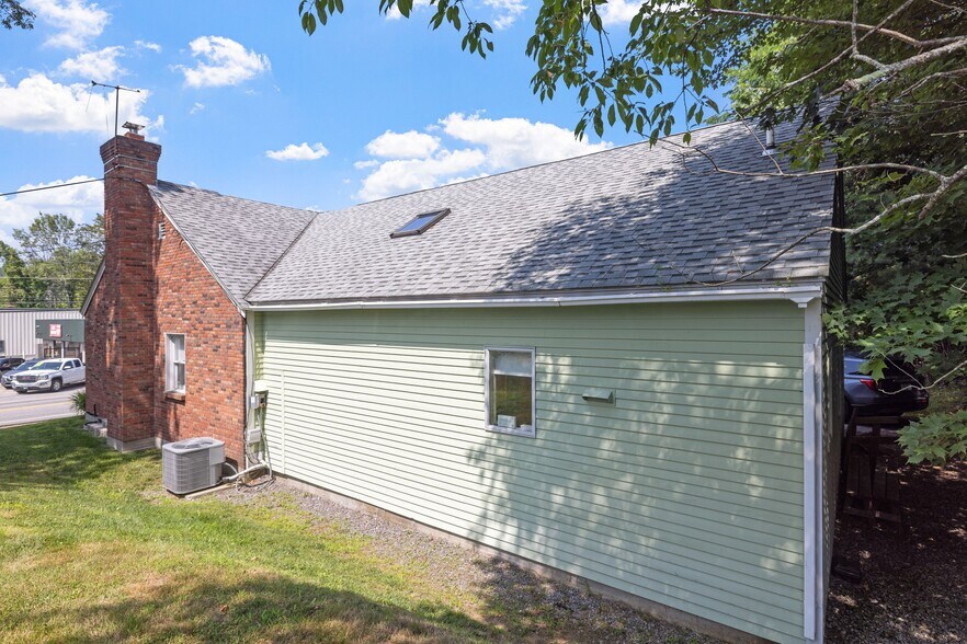 More Photos Of 214 Lake St, Bristol Office For Sale