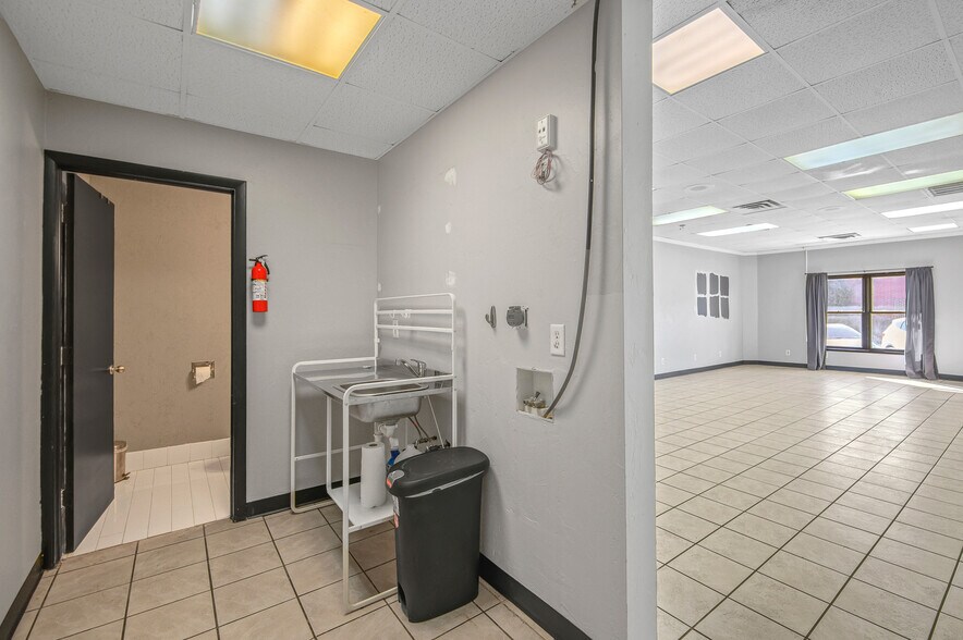 More Photos Of 321 Main Ave, De Pere Storefront Retail Office For Sale