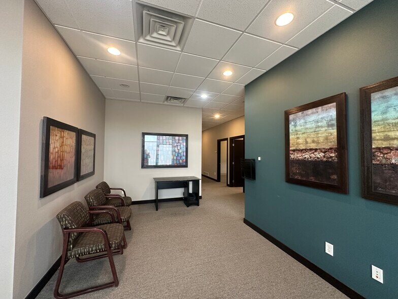 More Photos Of 673 Westbury Dr, Iowa City Storefront Retail Office For Sale