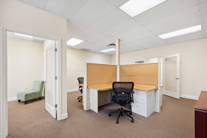 More Photos Of 16238-16242 N Florida Ave, Lutz Office Residential For Lease