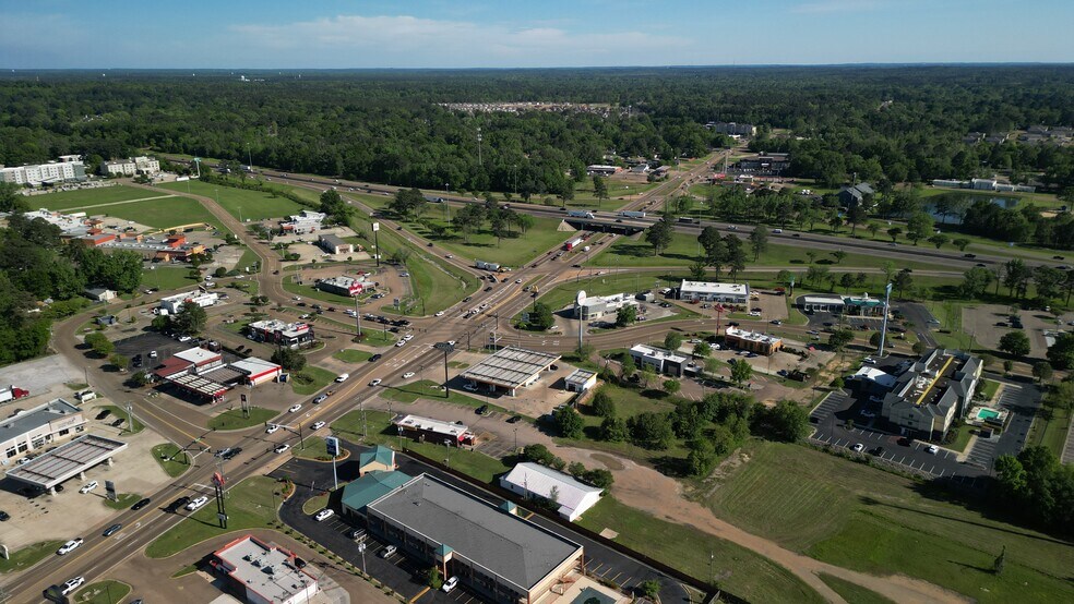 More Photos Of 307 S Pearson Rd, Pearl Storefront For Sale