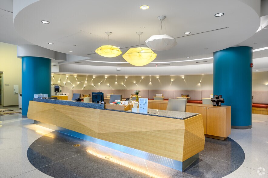More Photos Of 1100 Wilson Blvd, Arlington Office For Lease