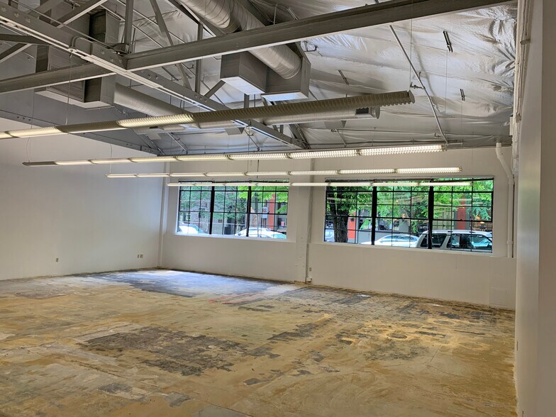 More Photos Of 1321-1321 NW Hoyt St, Portland Loft Creative Space For Lease