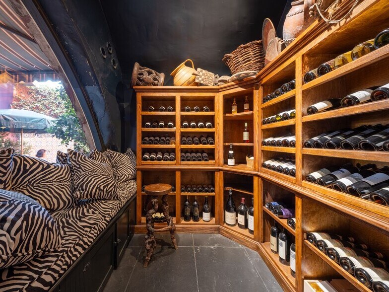 More Photos Of 3920-3930 W Sunset Blvd, Los Angeles Storefront Retail Office For Sale