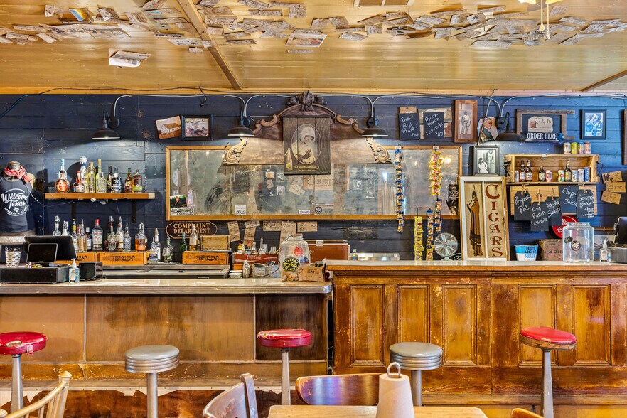 More Photos Of 12528 FM 109, Industry Bar For Sale