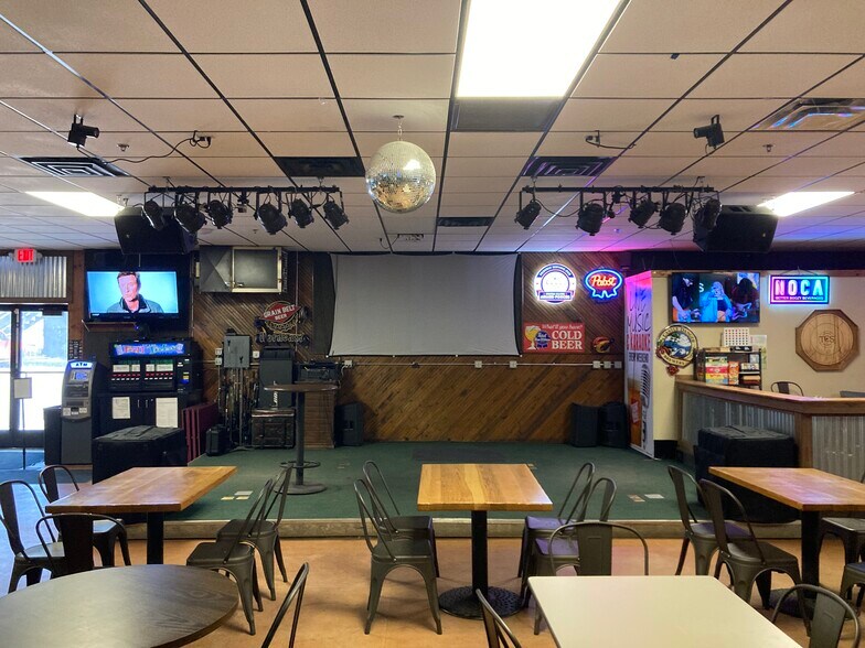 More Photos Of 2023 W Superior St, Duluth Storefront Retail Residential For Sale