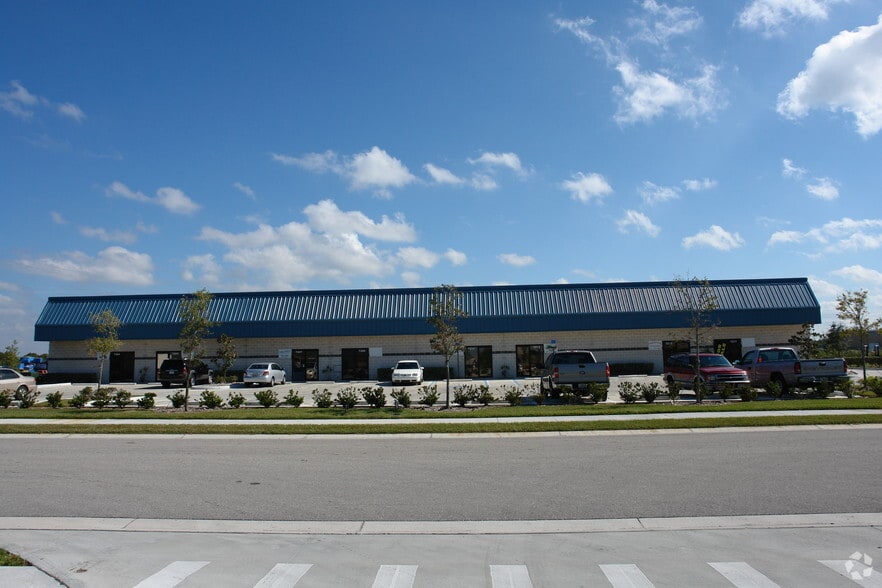 Primary Photo Of 7203-7217 21st St E, Sarasota Warehouse For Lease