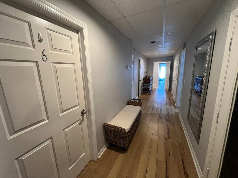 More Photos Of 2108 W Kennedy Blvd, Tampa Freestanding For Lease