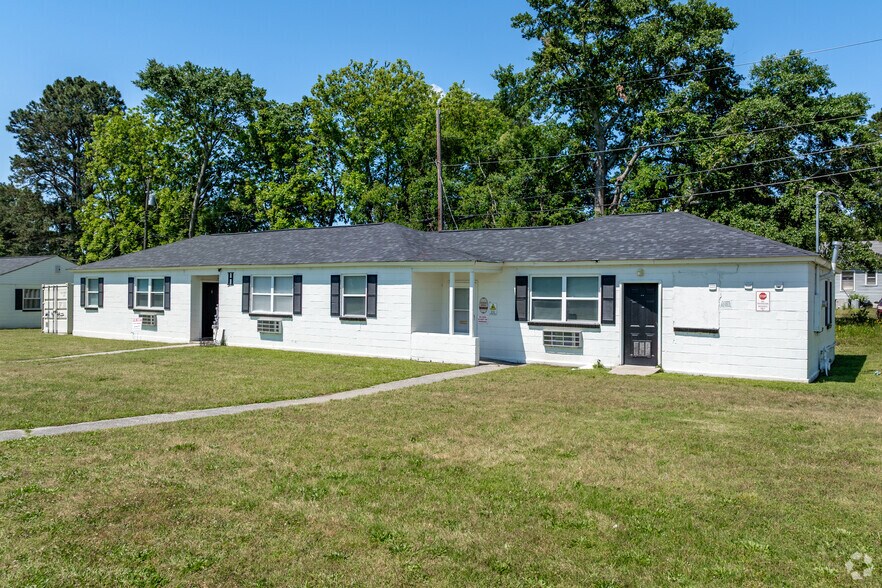 Primary Photo Of 200 York St, Chester Apartments For Sale