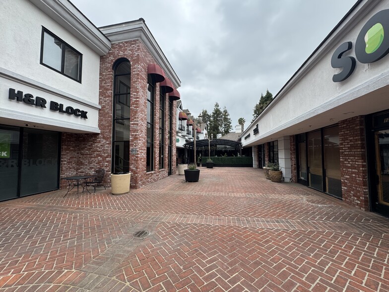 More Photos Of 15928 Ventura Blvd, Encino Storefront Retail Office For Lease