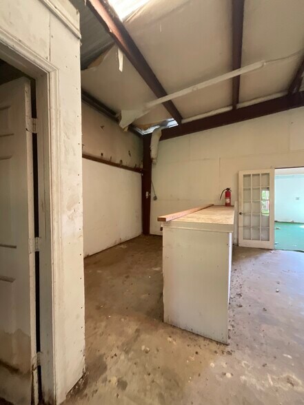 More Photos Of 609 Oak St, La Marque Warehouse For Sale