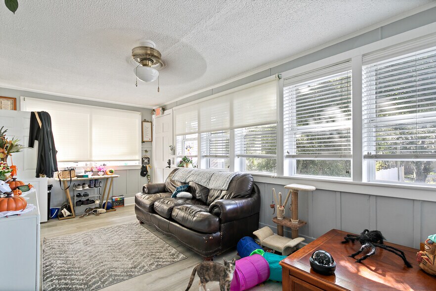 More Photos Of 56 Grove Ave, Saint Augustine Restaurant For Sale