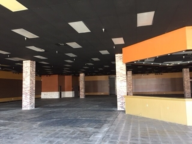 More Photos Of 2511-2617 W Loop 250 N, Midland Freestanding For Lease