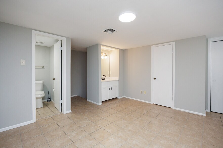 More Photos Of 801 S Carancahua St, Corpus Christi Apartments For Sale