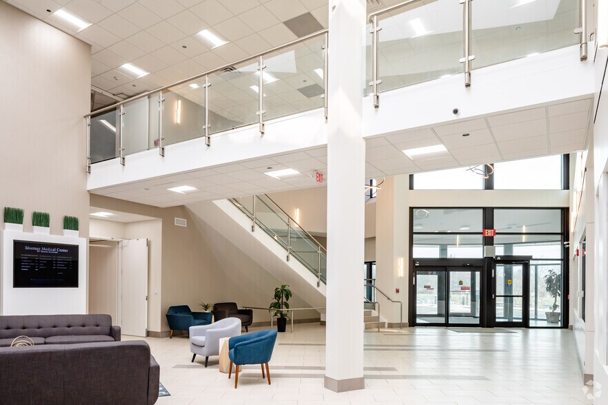 Primary Photo Of 387 Shuman Blvd, Naperville Medical For Lease