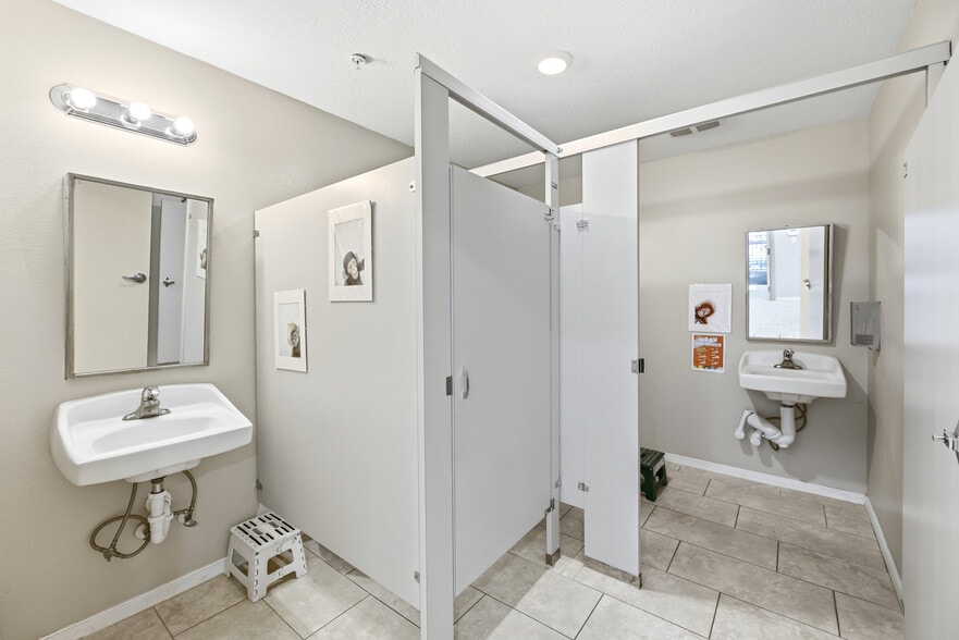 More Photos Of 6837 Lakeville Rd, Orlando Religious Facility For Sale