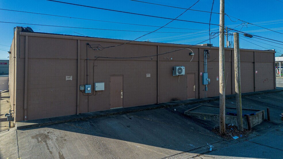 More Photos Of 1201 E 5th St, Metropolis Storefront Retail Office For Sale