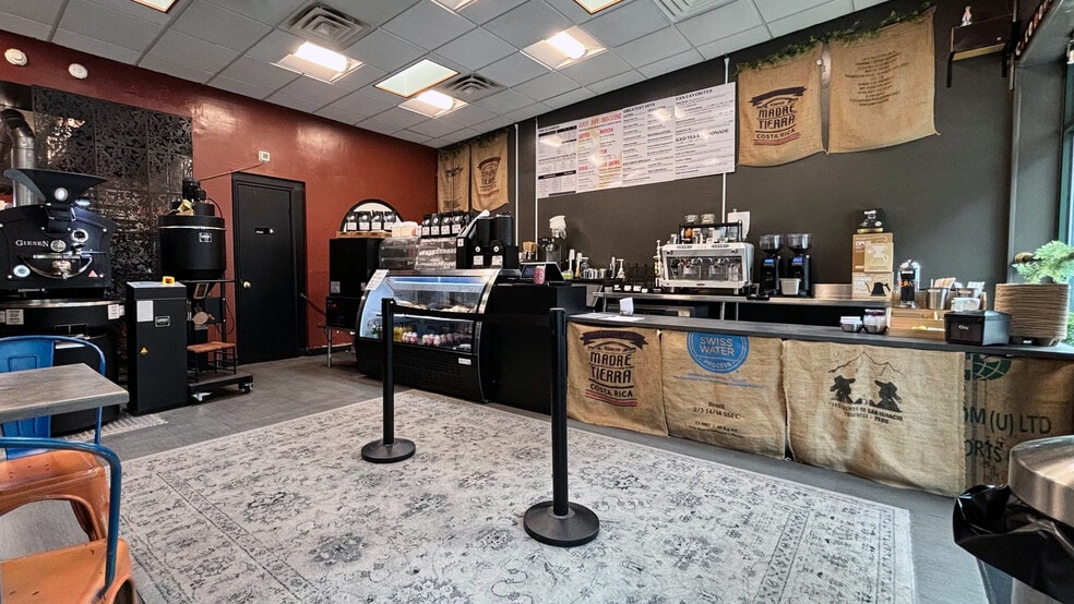 More Photos Of 17 S 9th St, Allentown Storefront For Sale